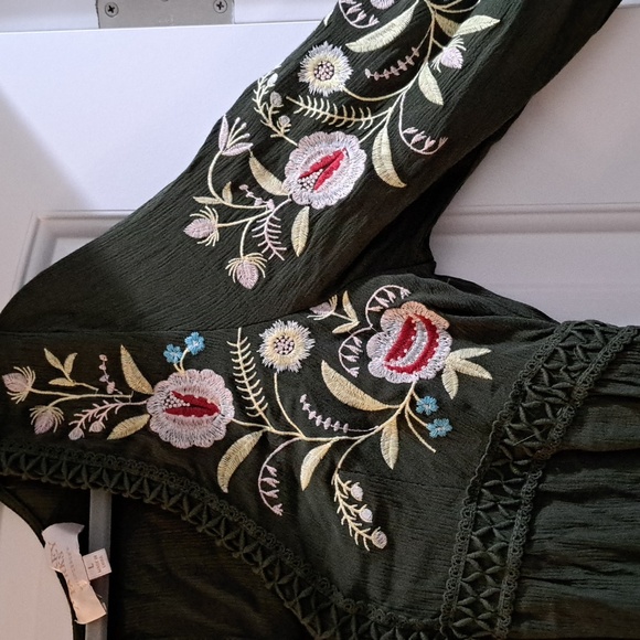 Francesca's Green Floral Embroidered Dress - Picture 2 of 4